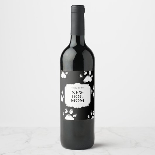 ニュードッグママギフトモダン白黒の足 ワインラベル (正面)