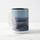 ニューハンプシャーの白い山 ツートーンマグカップ (正面左)