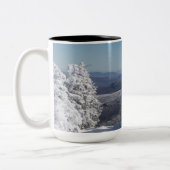 ニューハンプシャーの白い山 ツートーンマグカップ (左)