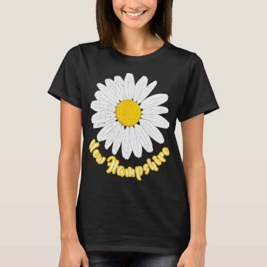 ニューハンプシャー州の休暇 花の草原 デイジーの花びら Tシャツ (正面)