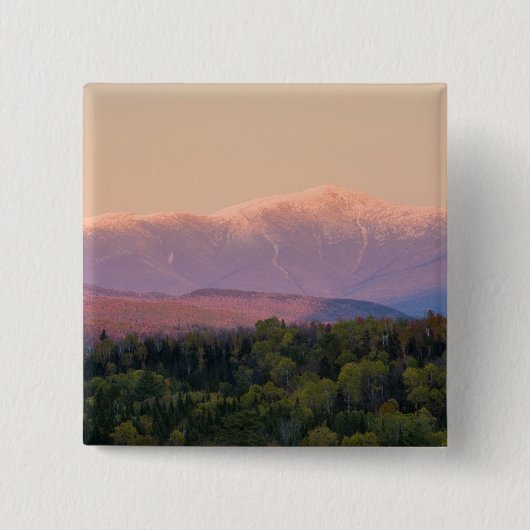 ニューハンプシャー州の夕暮れとワシントン山 缶バッジ (正面)