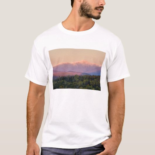 ニューハンプシャー州の黄昏とワシントン山 Tシャツ (正面)