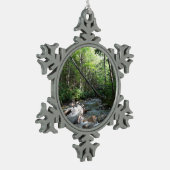 ニューハンプシャー州のPemigewasset River Bridge スノーフレークピューターオーナメント (左)