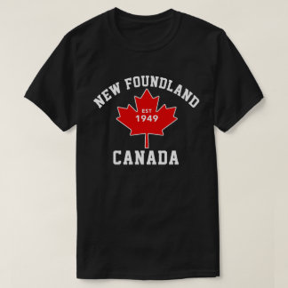 ニューファウンドランドカナダEst.1949の愛国心が強いTシャツ Tシャツ