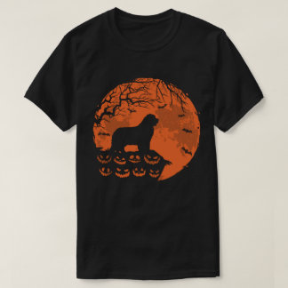 ニューファンドランドとムーンハロウィーン犬の恋人のギフト Tシャツ