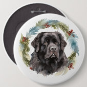 ニューファンドランドのクリスマスリース お祭り好きな犬 缶バッジ (正面&裏面)