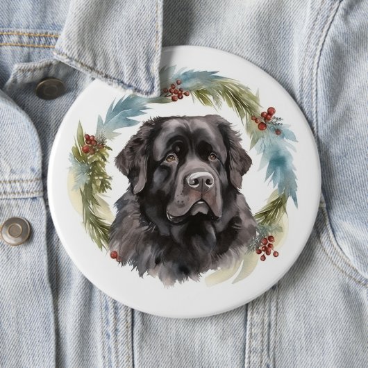 ニューファンドランドのクリスマスリース お祭り好きな犬 缶バッジ (インサイチュ)