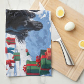 ニューファンドランド走のクリスマス帽子と雪の中にある キッチンタオル (四つ折り)