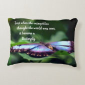 ニューベジニングスバタフライ感動的引用文  アクセントクッション (裏面)