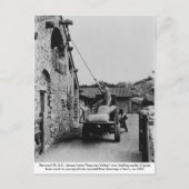 ニューポートロードアイランド、トラックから穀物を積み込む男性 ポストカード (正面)