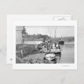 ニューポート、オレゴン州ウォーターフロントビュー魚釣りボート ポストカード (正面/裏面)