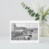 ニューポート、オレゴン州ウォーターフロントビュー魚釣りボート ポストカード (スタンド正面)