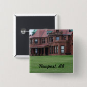 ニューポート、RI 缶バッジ (正面&裏面)