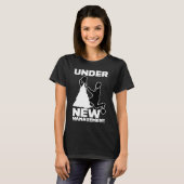 ニューマネジメント結婚の下の男性バチュラーパーティ1 Tシャツ (正面フル)