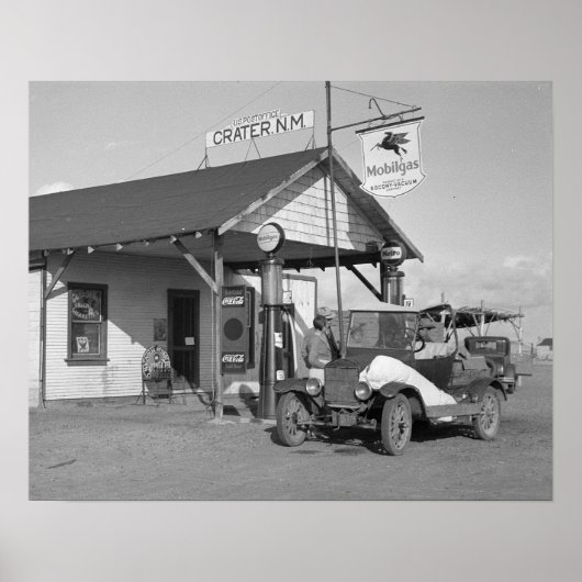 ニューメキシコのガソリンスタンド、1936年。ヴィンテージ写真 ポスター (正面)