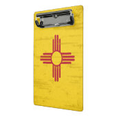 ニューメキシコのグランジな旗。 ニューメキシコの旗との ミニクリップボード (アングル2)