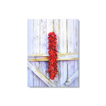 ニューメキシコの紫色のドアに赤いペッパーのリスタ