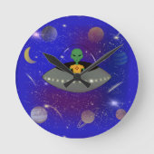 ニューメキシコTシャツを着た宇宙船のエイリアン ラウンド壁時計 (正面)