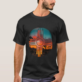 ニューメキシコZiaのシンボルと風景 Tシャツ