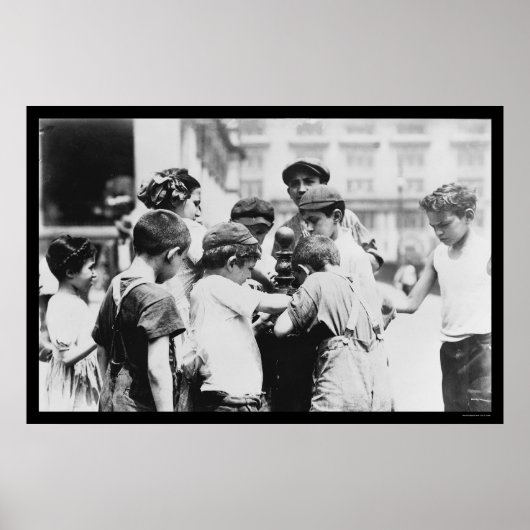 ニューヨークで暑い日に飲む子供たち1909 ポスター (正面)