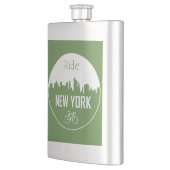 ニューヨークに乗る フラスク (左)