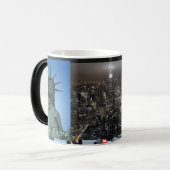 ニューヨークのコップの都市景観のニューヨーク夜マグ モーフィングマグカップ (正面左)