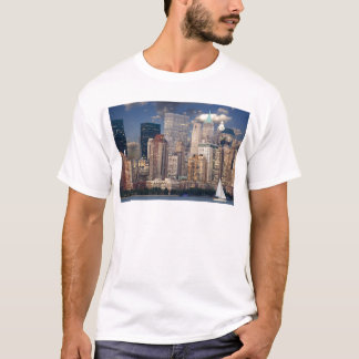 ニューヨークのスカイラインとマンハッタンハドソン川 Tシャツ