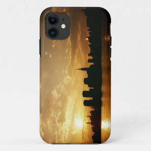 ニューヨークのスカイラインの日没 iPhone 11 ケース