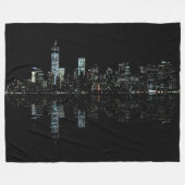 ニューヨークのスカイラインの素晴らしい夜写真 フリースブランケット (正面(横))