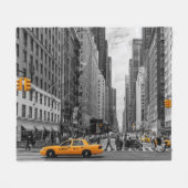 ニューヨークのタクシー都市のカラーポップ・アートの写真 フリースブランケット (正面(横))