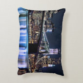 ニューヨークのブルックリン橋の反射の眺め アクセントクッション (裏面(縦))