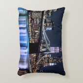 ニューヨークのブルックリン橋の反射の眺め アクセントクッション (正面(垂直))