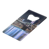 ニューヨークのブルックリン橋の反射の眺め クレジットカード栓抜き (正面アングル)