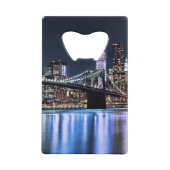 ニューヨークのブルックリン橋の反射の眺め クレジットカード栓抜き (裏面)