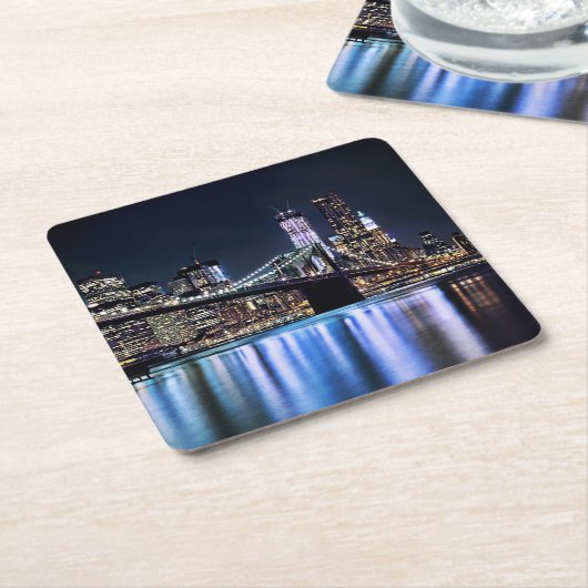 ニューヨークのブルックリン橋の反射の眺め スクエアペーパーコースター (アングル)