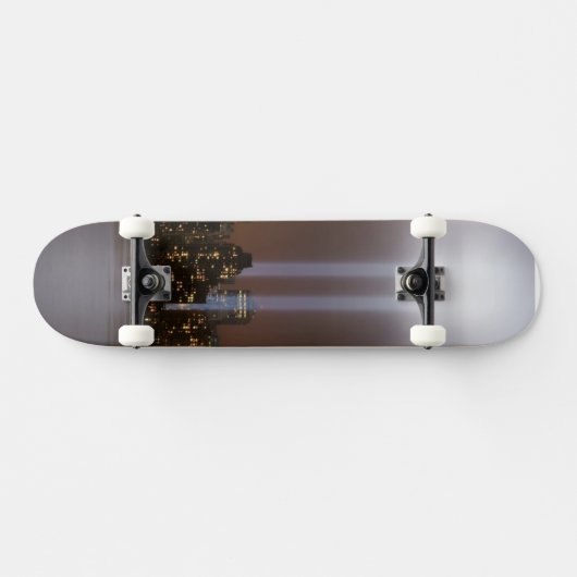 ニューヨークのライトの世界貿易センター捧げ物。 スケートボード (横)