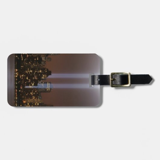 ニューヨークのライトの世界貿易センター捧げ物。 ラゲッジタグ (正面横)