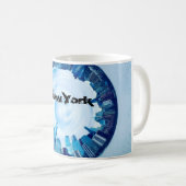 ニューヨークのラウンド超高層ビルスカイライン コーヒーマグカップ (正面右)