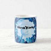 ニューヨークのラウンド超高層ビルスカイライン コーヒーマグカップ (中央)