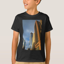 ニューヨークの摩天楼の反射 Tシャツ