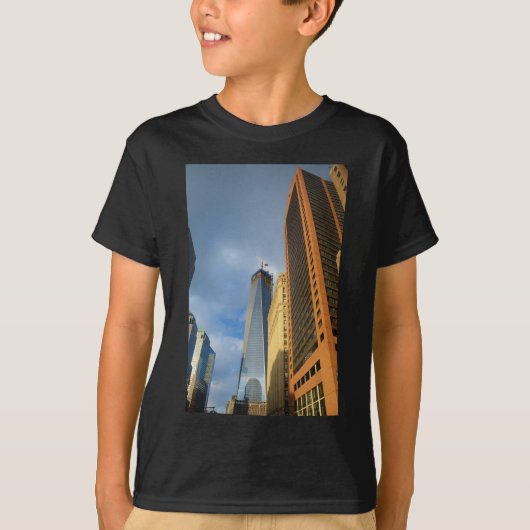 ニューヨークの摩天楼の反射 Tシャツ (正面)