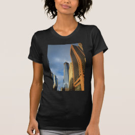ニューヨークの摩天楼の反射 Tシャツ