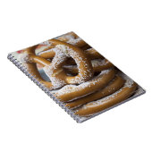 ニューヨークの通りベンダーの巨大なプレッツェルの販売 ノートブック (右側)