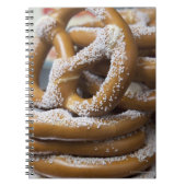 ニューヨークの通りベンダーの巨大なプレッツェルの販売 ノートブック (正面)