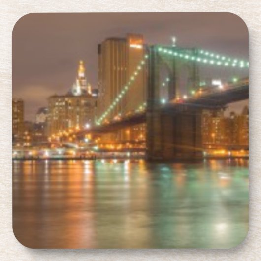 ニューヨークシティのスカイラインのパノラマ コースター (正面)