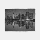 ニューヨークシティのスカイラインの景色の写真 フリースブランケット (正面(横))