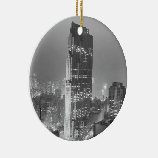 ニューヨークシティを造るロックフェラーの中心およびRCA セラミックオーナメント (右)