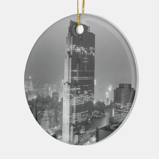 ニューヨークシティを造るロックフェラーの中心およびRCA セラミックオーナメント (左)