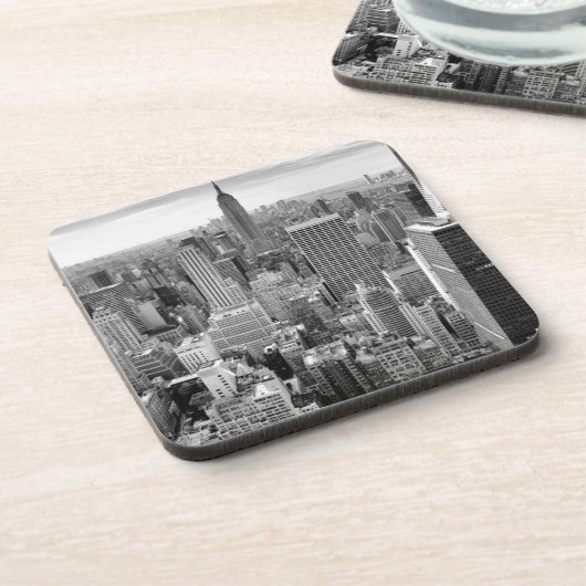 ニューヨークシティスカイライン コースター (左側)