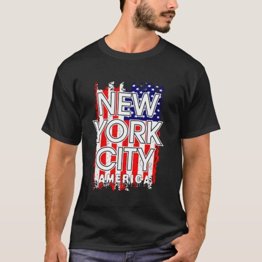 ニューヨークシティスカイラインNYCマンハッタンフラッグアメリカU Tシャツ (正面)